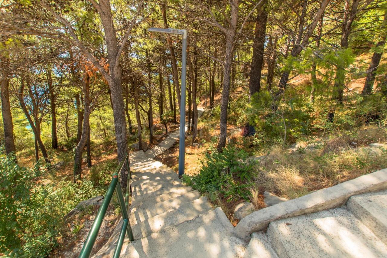 Near The Beach Apartments Jagodia Брела Экстерьер фото