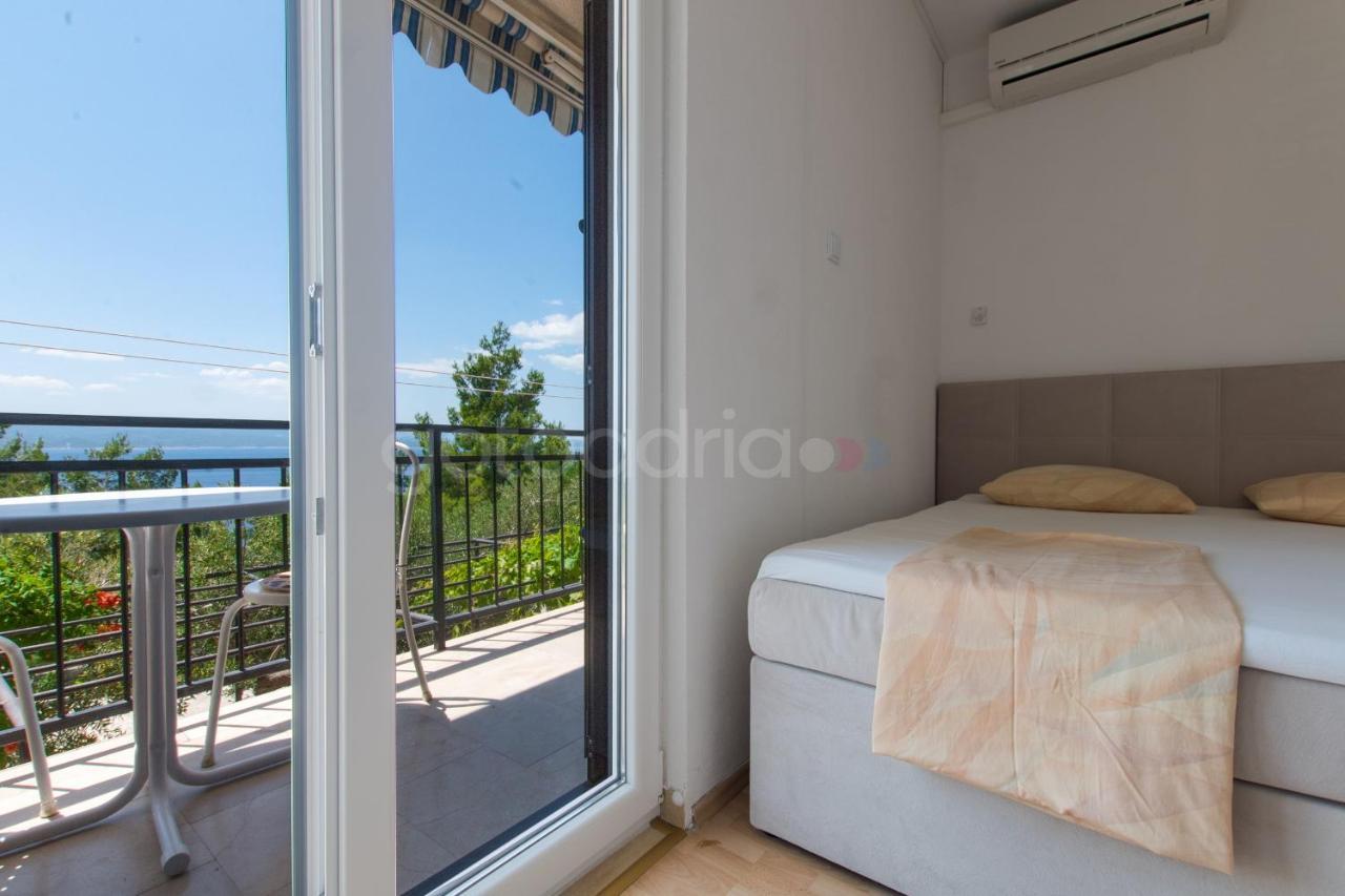 Near The Beach Apartments Jagodia Брела Экстерьер фото